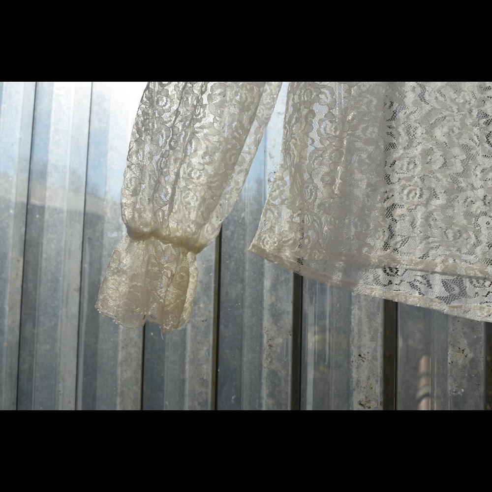 Vintage Lace Blouse - Picture 3 of 7